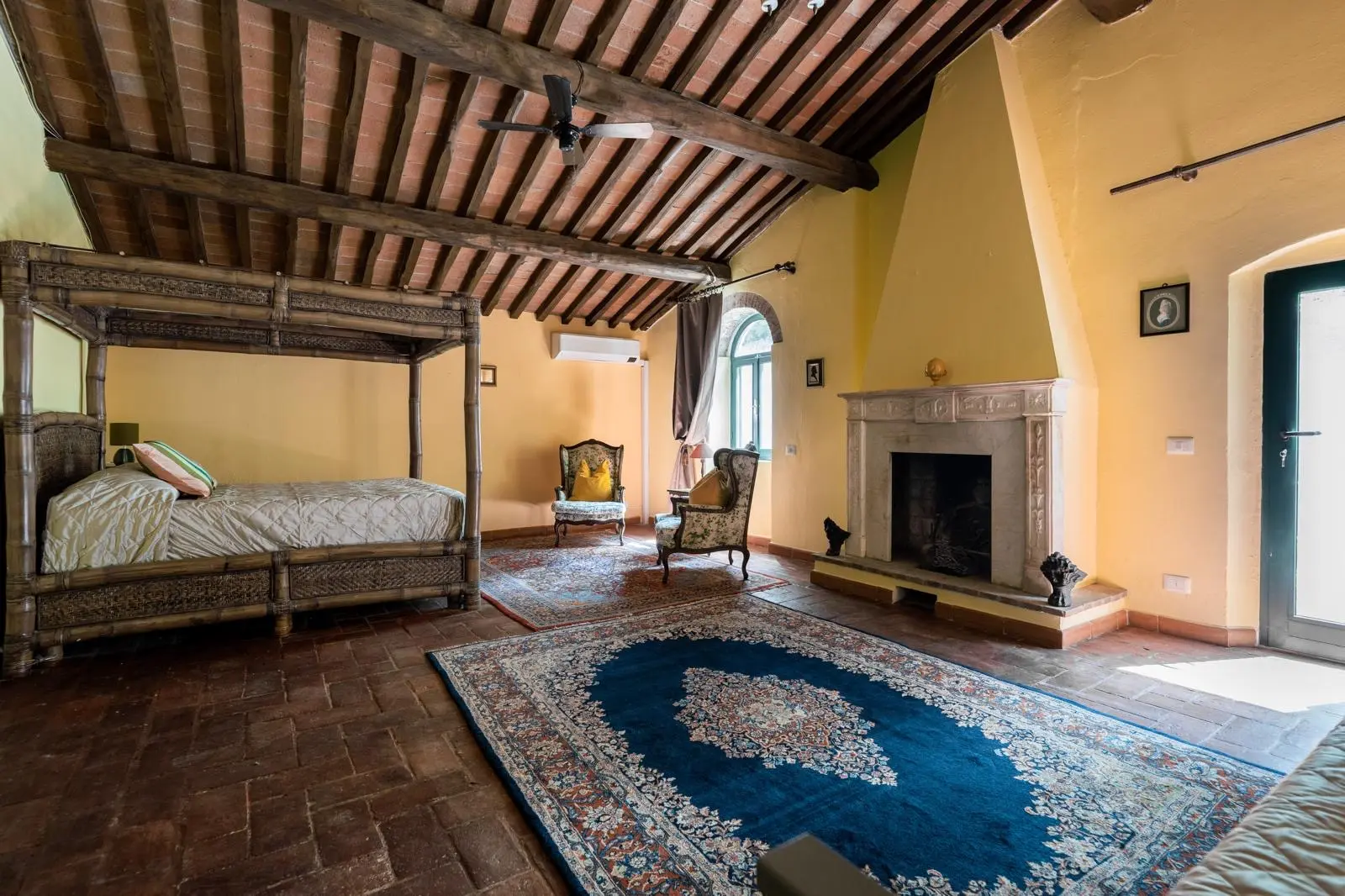 mulino rotone schlafzimmer doppelbett kamin