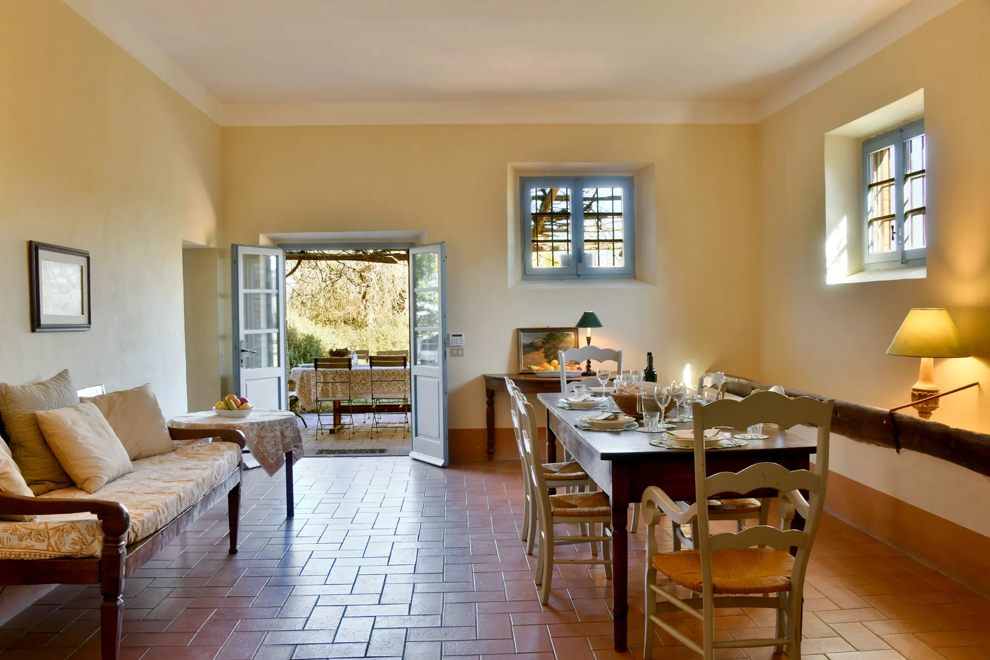 podere il felciaio wohnzimmer esstisch