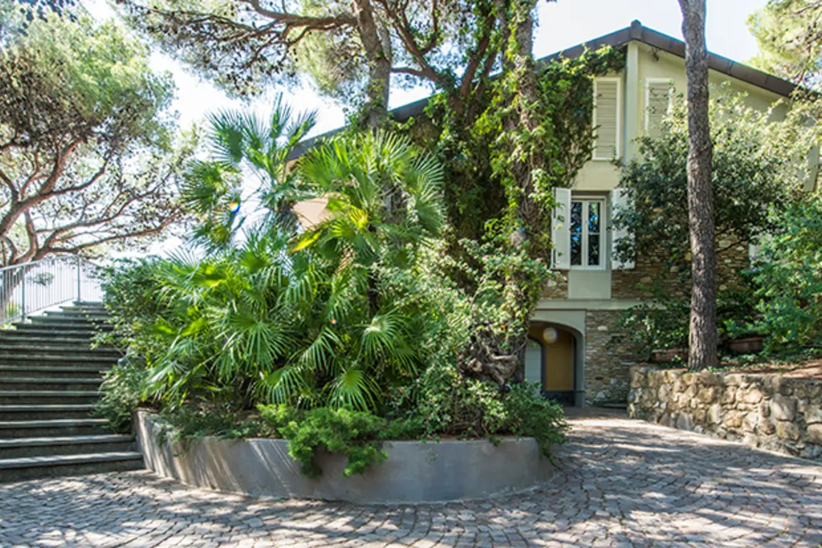 villa loncello aussen eingang