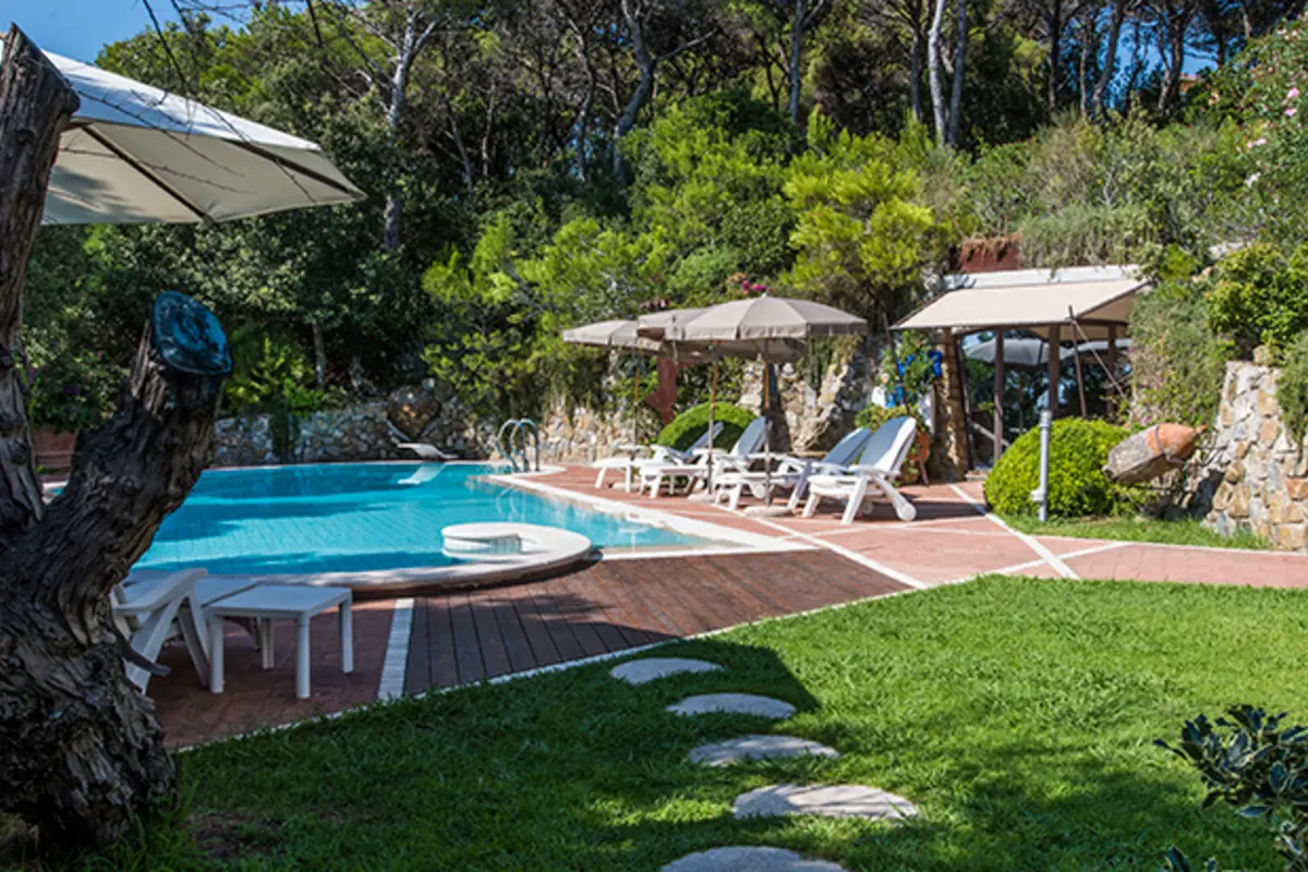 villa loncello aussenbereich pool