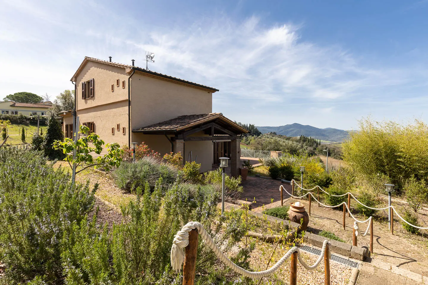 villa montegemoli eingang